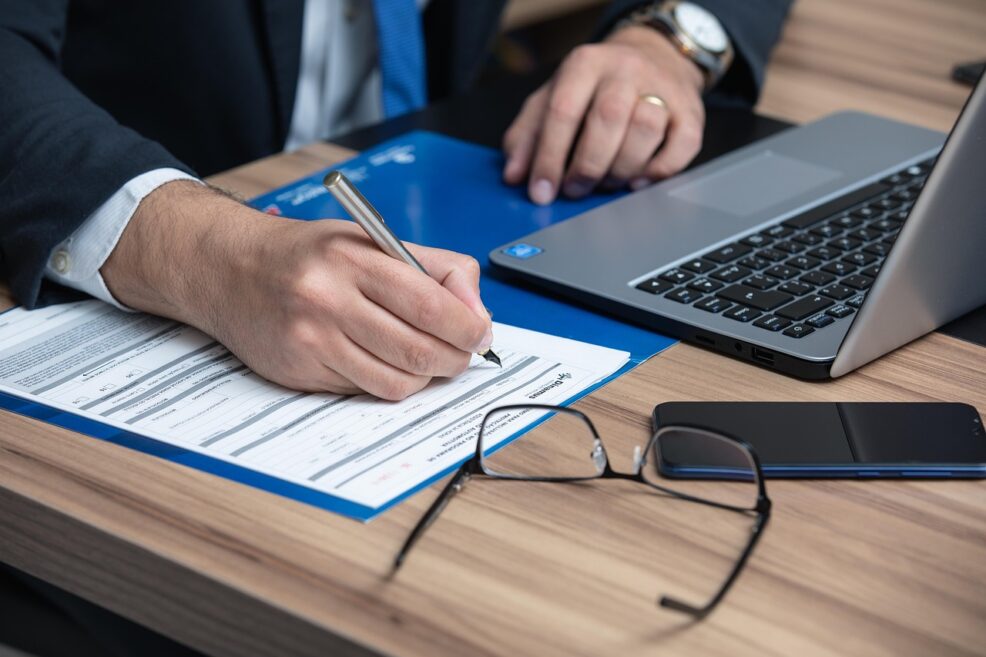 revisar el contrato de tratamiento de datos de una herramienta de automatización