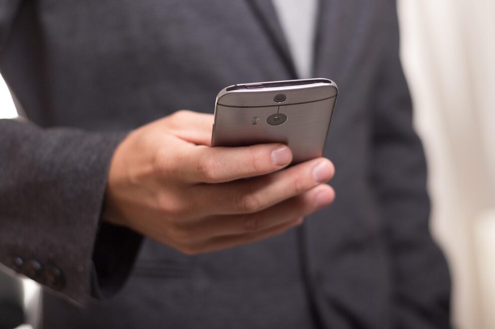atendre per WhatsApp les consultes de clients fora d'horari